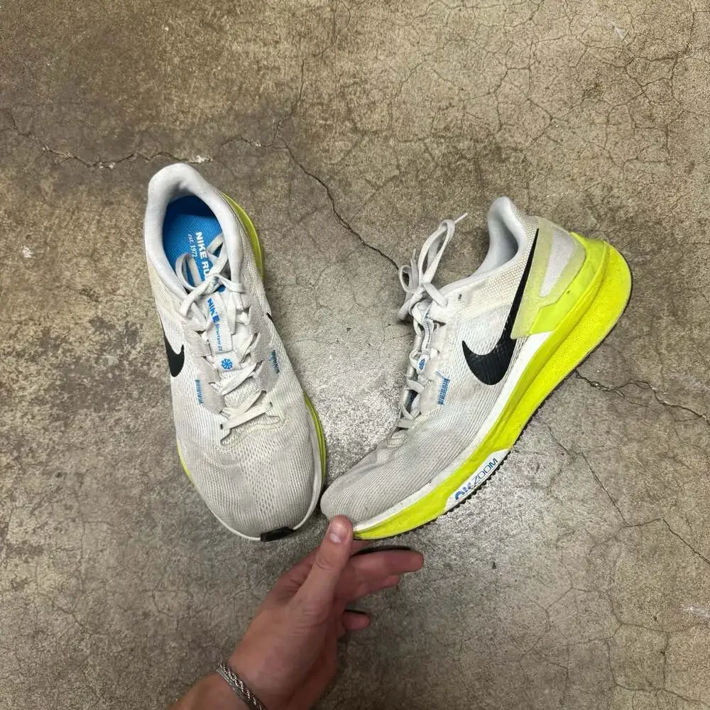 Nike Air Zoom Structure 25 Running Shoes in White/Cyber/Black